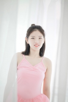 最后女警被吊起来的小说